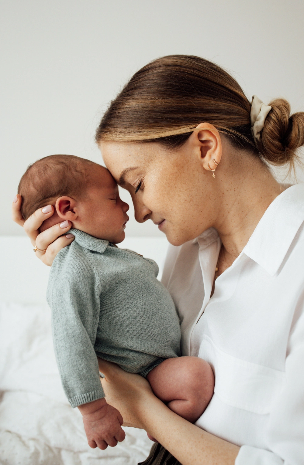 małe stopki noworodka